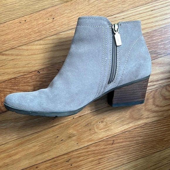 Blondo suede tan ankle bootie Valli style with wood block heel, women’s 9 - Picture 1 of 6